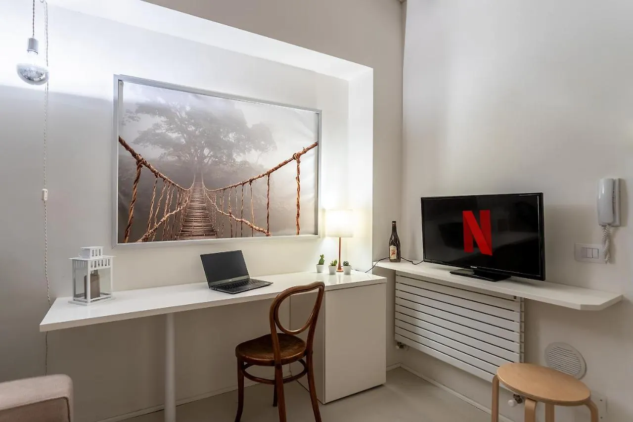アパート ミラノDesign Loft Walking Distance Brera-Duomo With Wifi+Netflixアパートメント イタリア