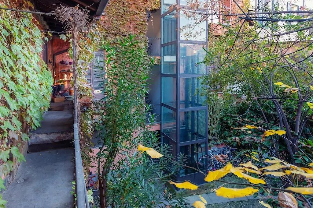 アパート ミラノDesign Loft Walking Distance Brera-Duomo With Wifi+Netflixアパートメント イタリア